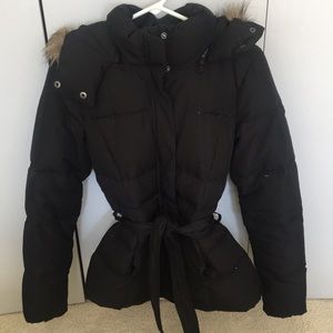 Puffy winter jacket with detachable hood
